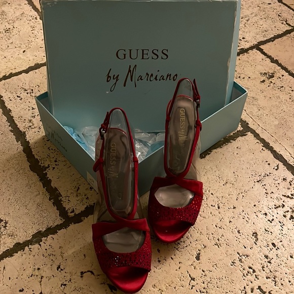 Beautiful Marciano heels - Picture 1 of 5